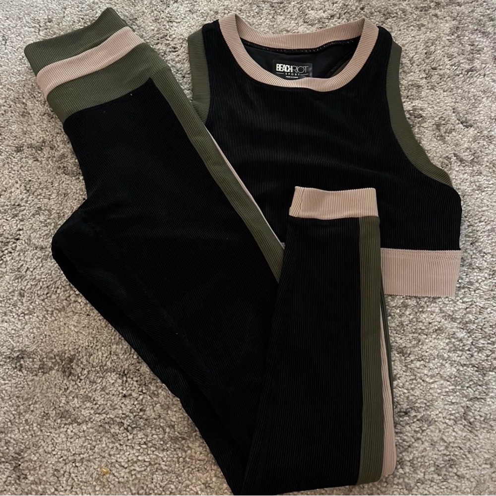 Beach Riot Activewear Set - Picture 4 of 6